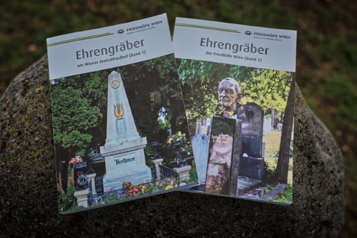 Ehrengräber, deutsch