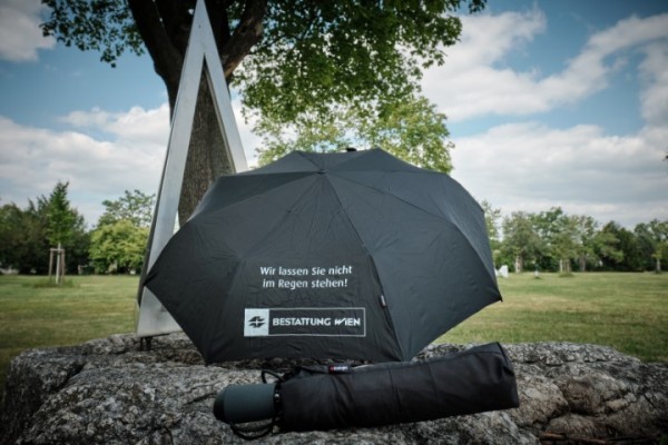 Regenschirm "Wir lassen Sie nicht im Regen stehen"